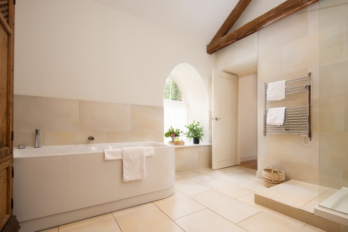 The master bedroom en suite at Brinkburn Northumberland