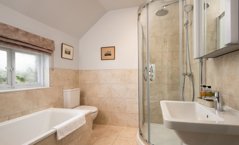 Northumberland holiday cottage with walk in shower and bath