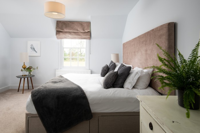 Large sink in bed in relaxing dog friendly retreat