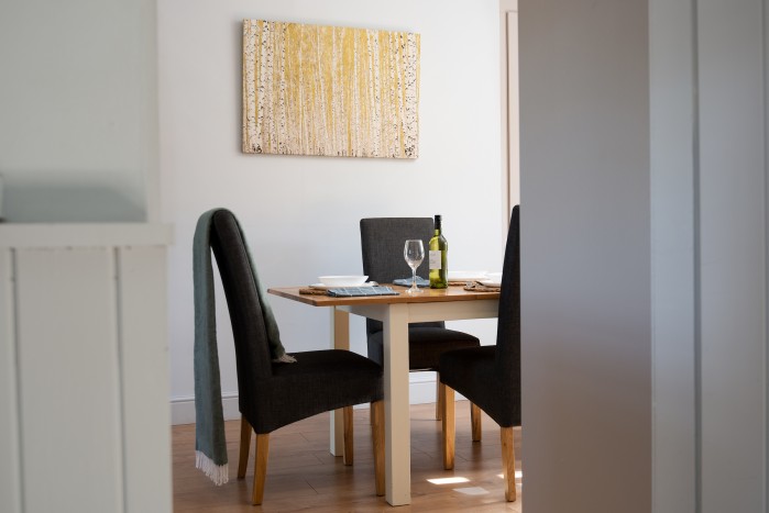 relaxing countryside retreat with dining table