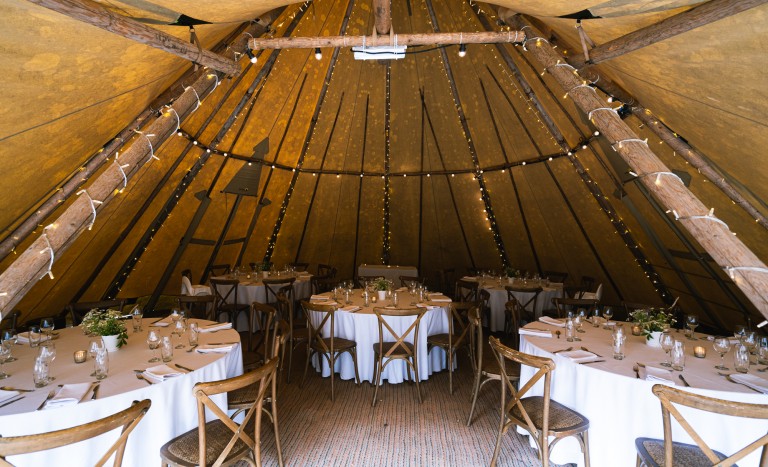 tipi-interior-florals