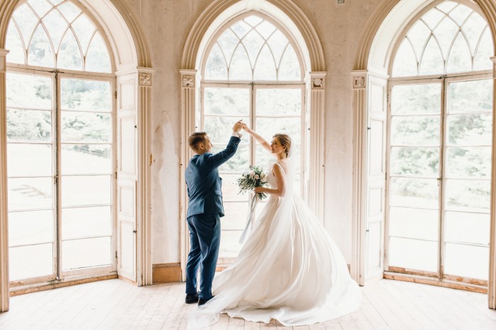 manor house wedding dancing