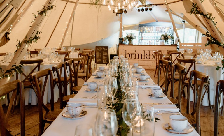 wedding-tipi-interior-dining