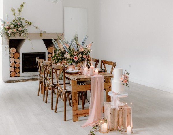 White room wedding photoshoot with styled tablescape