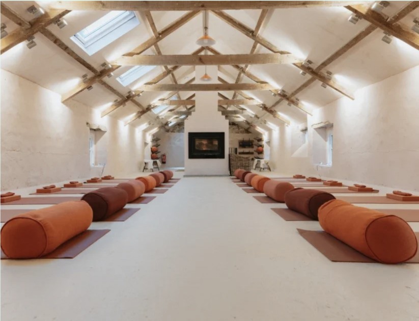 Unfurling space retreat in the barn